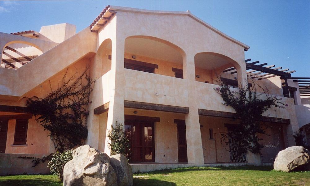 Le Corti Di Marinella Aparthotel Marinella  Exterior photo